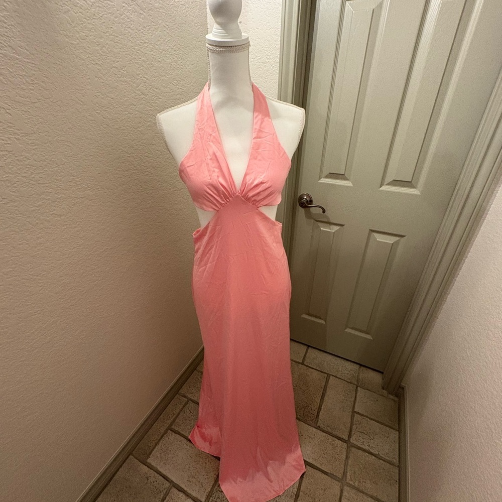 Chic Halter Satin Maxi Dress in Soft Pink